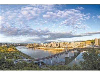 长兴租房赶集 图为的汉江水穿安康城市风光