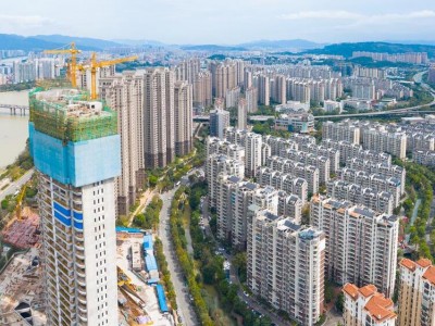 在超大特大城市积极稳步推进城中村改造和“平急两用”公共基础设施建设