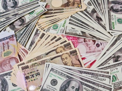 土耳其里拉对美元汇率连续跌破12和13的关口！
