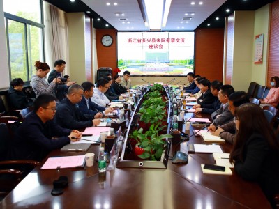 浙江省长兴县人民政府副县长钱卫华签订校地共建人才联络站协议