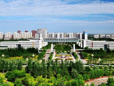 鄂尔多斯房价大起大落中基本保持平稳，他说：你应该去鄂尔多斯一中看看