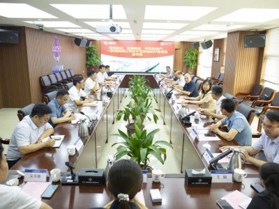 玉林市玉东新区工委书记李永耀带队到公司总部开展座谈交流