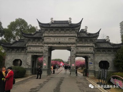 苏轼与太守徐君的才华人品，同轼“一见，相待如骨肉”
