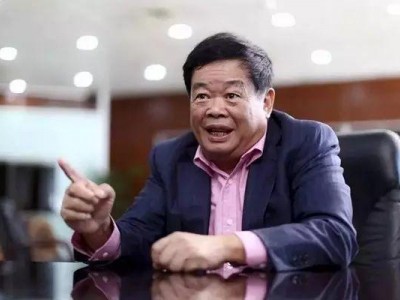 曹德旺玻璃董事长曹德旺从不地产，不搞金融，勤勤恳做主