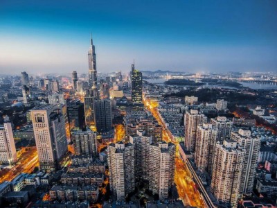 南京房价锐降50%，国内该如何应对？